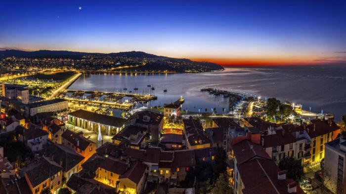 Appartamento Captain'S Cabin Capodistria Esterno foto